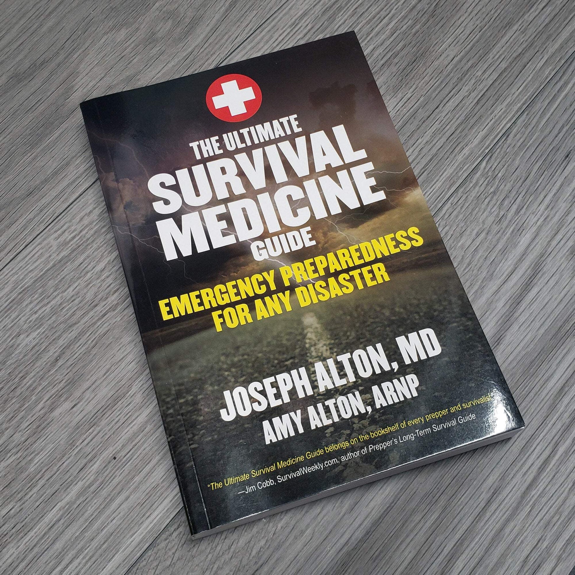 The Ultimate Survival Medicine Guide: Emergency Preparedness for Any Disaster, (Paperback)